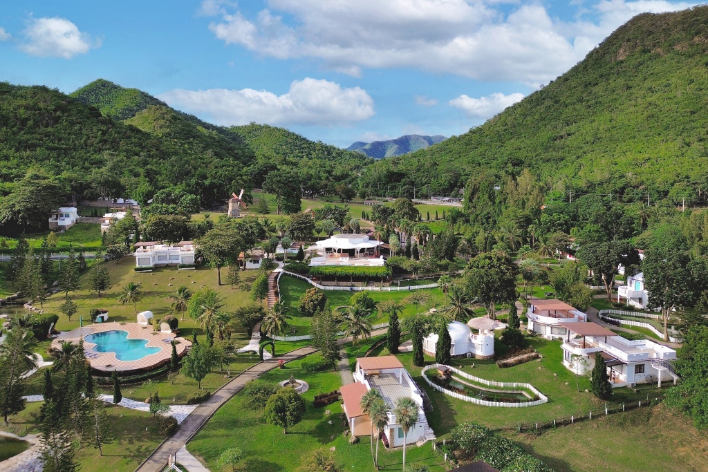 bellissimo cafe & resort, bibury resort, release pool villa resort, rewild camp&cafe, swiss valley สวนผึ้ง, terrua main ten villa, ขุนเขา ตำนาน ไพร, ที่พักสวนผึ้ง, ที่พักสวนผึ้ง 2024, ที่พักสวนผึ้ง 2025, ที่พักสวนผึ้ง 2567, ที่พักสวนผึ้ง 2568, ที่พักสวนผึ้ง มีสระว่ายน้ํา, ที่พักสวนผึ้ง สวยๆ, ที่พักสวนผึ้ง แนะนำ, บางเวลา สวนผึ้ง รีสอร์ท, บ้านอ้อมกอดขุนเขา, ปั้นหยา ชาเล่ต์ รีสอร์ท, พนาลี โฮม แอนด์ แคมปิ้ง, พอเพลิน ฮิบรีสอร์ท, รัก ณ สวนผึ้ง รีสอร์ท, รีลีส พูล วิลล่า รีสอร์ท, รีสอร์ท สวนผึ้ง, ลา ทอสคาน่า รีสอร์ท, ลาโพรวองซ์ สวนผึ้ง, วิลล่า โมรีดา, วิลลาทัสคานี คันทรี รีสอร์ท, สวิส วัลเลย์ ฮิพ รีสอร์ท, สแตมป์ ฮิลล์ รีสอร์ต, อัศจารา รีสอร์ท, อาสคาญ่า บูติค รีสอร์ท, เดอะ โลเคชั่น รีสอร์ท, เดอะบันยัน ลีฟ รีสอร์ท, เทอรัว เมน เท็น วิลล่า, แดนดิไลออน สวนผึ้ง, แทมมารีน วิลล่า, ไบบุรี รีสอร์ท, ไฮซีน รีสอร์ท, top 20+ ที่พักสวนผึ้ง 2024 บรรยากาศธรรมชาติ พักผ่อนกลางหุบเขา