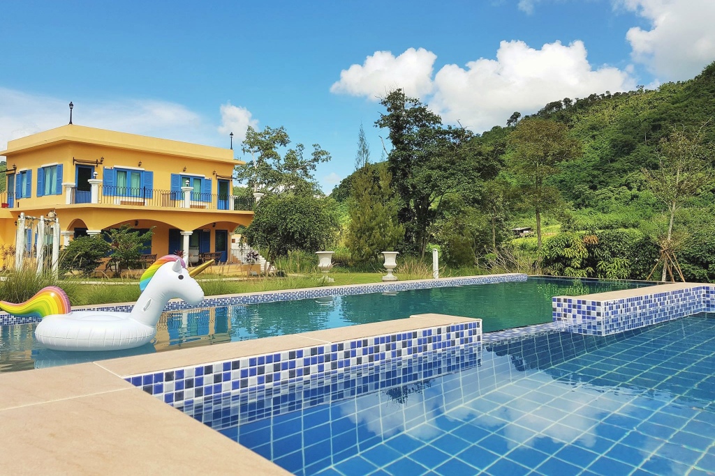 bellissimo cafe & resort, bibury resort, release pool villa resort, rewild camp&cafe, swiss valley สวนผึ้ง, terrua main ten villa, ขุนเขา ตำนาน ไพร, ที่พักสวนผึ้ง, ที่พักสวนผึ้ง 2024, ที่พักสวนผึ้ง 2025, ที่พักสวนผึ้ง 2567, ที่พักสวนผึ้ง 2568, ที่พักสวนผึ้ง มีสระว่ายน้ํา, ที่พักสวนผึ้ง สวยๆ, ที่พักสวนผึ้ง แนะนำ, บางเวลา สวนผึ้ง รีสอร์ท, บ้านอ้อมกอดขุนเขา, ปั้นหยา ชาเล่ต์ รีสอร์ท, พนาลี โฮม แอนด์ แคมปิ้ง, พอเพลิน ฮิบรีสอร์ท, รัก ณ สวนผึ้ง รีสอร์ท, รีลีส พูล วิลล่า รีสอร์ท, รีสอร์ท สวนผึ้ง, ลา ทอสคาน่า รีสอร์ท, ลาโพรวองซ์ สวนผึ้ง, วิลล่า โมรีดา, วิลลาทัสคานี คันทรี รีสอร์ท, สวิส วัลเลย์ ฮิพ รีสอร์ท, สแตมป์ ฮิลล์ รีสอร์ต, อัศจารา รีสอร์ท, อาสคาญ่า บูติค รีสอร์ท, เดอะ โลเคชั่น รีสอร์ท, เดอะบันยัน ลีฟ รีสอร์ท, เทอรัว เมน เท็น วิลล่า, แดนดิไลออน สวนผึ้ง, แทมมารีน วิลล่า, ไบบุรี รีสอร์ท, ไฮซีน รีสอร์ท, top 20+ ที่พักสวนผึ้ง 2024 บรรยากาศธรรมชาติ พักผ่อนกลางหุบเขา
