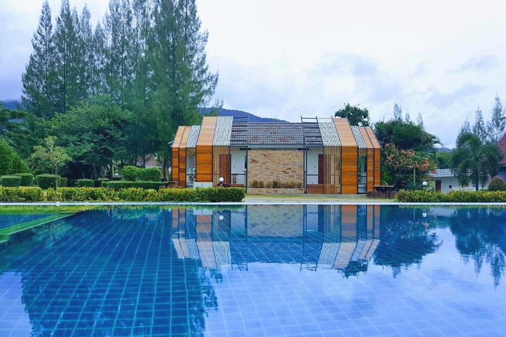 bellissimo cafe & resort, bibury resort, release pool villa resort, rewild camp&cafe, swiss valley สวนผึ้ง, terrua main ten villa, ขุนเขา ตำนาน ไพร, ที่พักสวนผึ้ง, ที่พักสวนผึ้ง 2024, ที่พักสวนผึ้ง 2025, ที่พักสวนผึ้ง 2567, ที่พักสวนผึ้ง 2568, ที่พักสวนผึ้ง มีสระว่ายน้ํา, ที่พักสวนผึ้ง สวยๆ, ที่พักสวนผึ้ง แนะนำ, บางเวลา สวนผึ้ง รีสอร์ท, บ้านอ้อมกอดขุนเขา, ปั้นหยา ชาเล่ต์ รีสอร์ท, พนาลี โฮม แอนด์ แคมปิ้ง, พอเพลิน ฮิบรีสอร์ท, รัก ณ สวนผึ้ง รีสอร์ท, รีลีส พูล วิลล่า รีสอร์ท, รีสอร์ท สวนผึ้ง, ลา ทอสคาน่า รีสอร์ท, ลาโพรวองซ์ สวนผึ้ง, วิลล่า โมรีดา, วิลลาทัสคานี คันทรี รีสอร์ท, สวิส วัลเลย์ ฮิพ รีสอร์ท, สแตมป์ ฮิลล์ รีสอร์ต, อัศจารา รีสอร์ท, อาสคาญ่า บูติค รีสอร์ท, เดอะ โลเคชั่น รีสอร์ท, เดอะบันยัน ลีฟ รีสอร์ท, เทอรัว เมน เท็น วิลล่า, แดนดิไลออน สวนผึ้ง, แทมมารีน วิลล่า, ไบบุรี รีสอร์ท, ไฮซีน รีสอร์ท, top 20+ ที่พักสวนผึ้ง 2024 บรรยากาศธรรมชาติ พักผ่อนกลางหุบเขา
