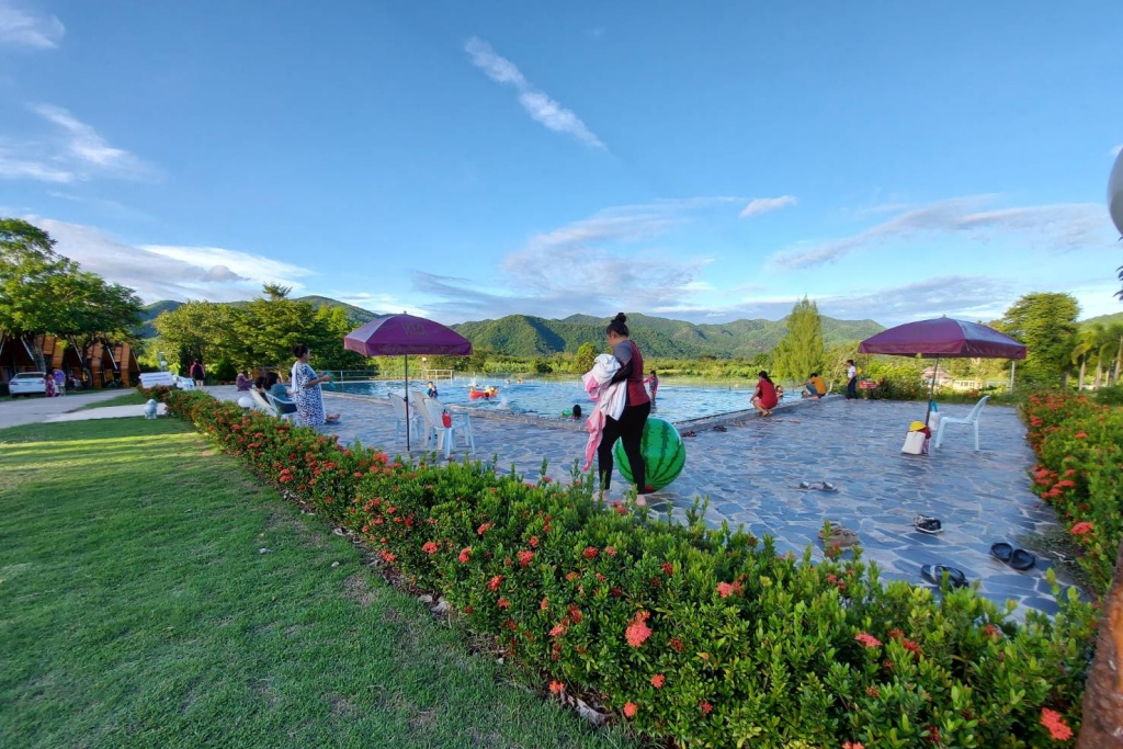 bellissimo cafe & resort, bibury resort, release pool villa resort, rewild camp&cafe, swiss valley สวนผึ้ง, terrua main ten villa, ขุนเขา ตำนาน ไพร, ที่พักสวนผึ้ง, ที่พักสวนผึ้ง 2024, ที่พักสวนผึ้ง 2025, ที่พักสวนผึ้ง 2567, ที่พักสวนผึ้ง 2568, ที่พักสวนผึ้ง มีสระว่ายน้ํา, ที่พักสวนผึ้ง สวยๆ, ที่พักสวนผึ้ง แนะนำ, บางเวลา สวนผึ้ง รีสอร์ท, บ้านอ้อมกอดขุนเขา, ปั้นหยา ชาเล่ต์ รีสอร์ท, พนาลี โฮม แอนด์ แคมปิ้ง, พอเพลิน ฮิบรีสอร์ท, รัก ณ สวนผึ้ง รีสอร์ท, รีลีส พูล วิลล่า รีสอร์ท, รีสอร์ท สวนผึ้ง, ลา ทอสคาน่า รีสอร์ท, ลาโพรวองซ์ สวนผึ้ง, วิลล่า โมรีดา, วิลลาทัสคานี คันทรี รีสอร์ท, สวิส วัลเลย์ ฮิพ รีสอร์ท, สแตมป์ ฮิลล์ รีสอร์ต, อัศจารา รีสอร์ท, อาสคาญ่า บูติค รีสอร์ท, เดอะ โลเคชั่น รีสอร์ท, เดอะบันยัน ลีฟ รีสอร์ท, เทอรัว เมน เท็น วิลล่า, แดนดิไลออน สวนผึ้ง, แทมมารีน วิลล่า, ไบบุรี รีสอร์ท, ไฮซีน รีสอร์ท, top 20+ ที่พักสวนผึ้ง 2024 บรรยากาศธรรมชาติ พักผ่อนกลางหุบเขา
