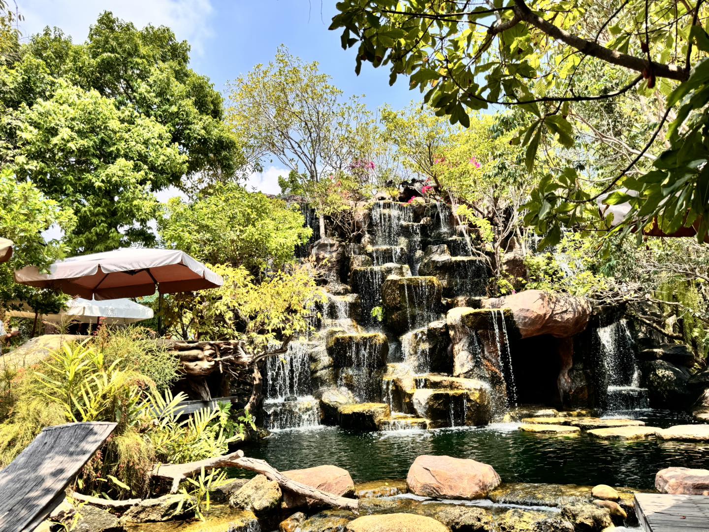 top 10+ ร้านคาเฟ่ริมน้ำตก บรรยากาศสุดฟิน ติดธรรมชาติ