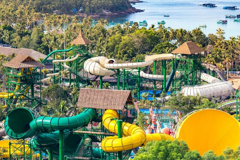 bamboo legend, dinh cau temple, grand world, hon thom cable car, hon thom island, kiss of the sea show, phu quoc night market, sunset town, teddy bear museum, the kiss bridge, vin wonders, vinpearl safari, vo trong nghia, กระเช้าลอยฟ้าที่ยาวที่สุด, กระเช้าลอยฟ้าฟูก๊วก, กระเช้าลอยฟ้าฟูโกว๊ก, ซันเซ็ท ทาวน์, ตลาดนัดกลางคืนฟูโกว๊ก, พิพิธภัณฑ์หมีเท็ดดี้แบร์, ล่องเรือแกรนด์เวิร์ล, วัดดิงชาว, วิน วันเดอร์, สวนสัตว์วินเพิร์ล ซาฟารี, สะพานจูบ, อควาเรี่ยมฟูก๊วก, อควาเรี่ยมฟูโกว๊ก, เกาะฟูก๊วก, เกาะฟูโกว๊ก, เกาะสัปปะรด, เกาะฮอนเทิม, เที่ยวเกาะฟูก๊วก, เที่ยวเกาะฟูโกว๊ก, เที่ยวเวียดนาม, เที่ยวเวียดนาม 2024, เที่ยวเวียดนาม 2567, แกรนด์ เวิร์ล, top 12+ ที่เที่ยวเกาะฟูโกว๊ก 2024 เช็คอินแลนด์มาร์คยอดฮิต ชมโชว์สุดอลังการ