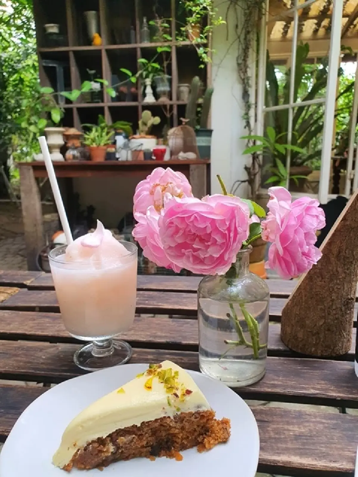1. Little Tree, 2. Kanna Caf&eacute; by the Fields, 3. O2 Kaffee &amp; Bistro, 4. Whispering Caf&eacute;, 5. After The Rain Coffee &amp; Gallery, Top 5+ คาเฟ่สามพราน ราคาหลักร้อย บรรยากาศหลักล้าน