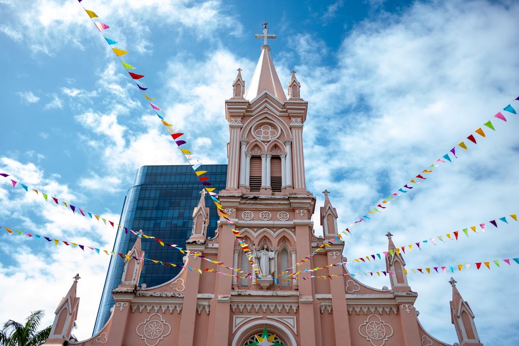 bai da obama, carp dragon, da nang cathedral, dragon bridge, hai van pass, linh ung temple, love bridge, son tra marina, son tra night market, the marble mountain, คาร์ปดราก้อน, คาร์ฟดราก้อน, ช่องเขาไฮวัน, ตลาดนัดกลางคืนเซินตรา, ตลาดฮาน, ตลาดเก่าดานัง, ที่เที่ยวดานัง, บานาฮิลล์, ภูเขาหินอ่อน, วัดหลินอึ๋ง, สะพานมังกร, สะพานมือ, สะพานแห่งความรัก, หาดหินโอบามา, อุโมงค์ไฮวัน, เจ้าแม่กวนอิม ดานัง, เที่ยวดานัง, เที่ยวดานัง 2024, เที่ยวดานัง 2567, แลนด์มาร์คดานัง, โบสถ์คริสต์ ดานัง, top 12+ ที่เที่ยวดานัง 2024 ดูมังกรพ่นไฟ เช็คอินแลนด์มาร์คยอดฮิต