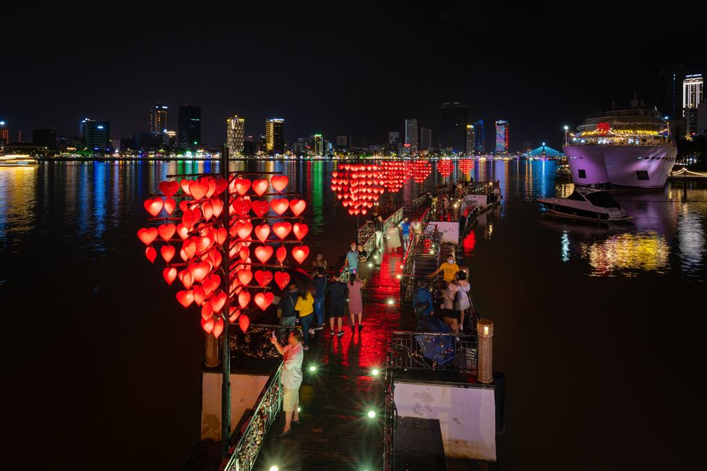 bai da obama, carp dragon, da nang cathedral, dragon bridge, hai van pass, linh ung temple, love bridge, son tra marina, son tra night market, the marble mountain, คาร์ปดราก้อน, คาร์ฟดราก้อน, ช่องเขาไฮวัน, ตลาดนัดกลางคืนเซินตรา, ตลาดฮาน, ตลาดเก่าดานัง, ที่เที่ยวดานัง, บานาฮิลล์, ภูเขาหินอ่อน, วัดหลินอึ๋ง, สะพานมังกร, สะพานมือ, สะพานแห่งความรัก, หาดหินโอบามา, อุโมงค์ไฮวัน, เจ้าแม่กวนอิม ดานัง, เที่ยวดานัง, เที่ยวดานัง 2024, เที่ยวดานัง 2567, แลนด์มาร์คดานัง, โบสถ์คริสต์ ดานัง, top 12+ ที่เที่ยวดานัง 2024 ดูมังกรพ่นไฟ เช็คอินแลนด์มาร์คยอดฮิต